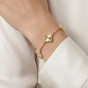 New! Elegant Gold Four Clover bracelet